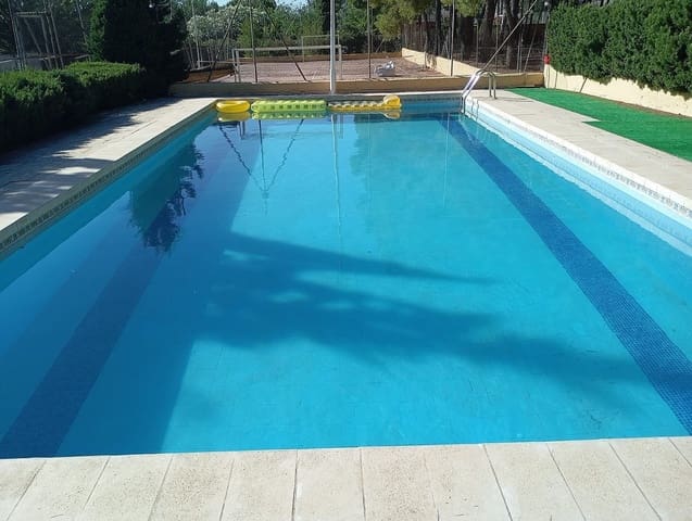 5 soveværelse Villa til salg i Sax med swimmingpool garage - € 350.000 (Ref: 9993755)
