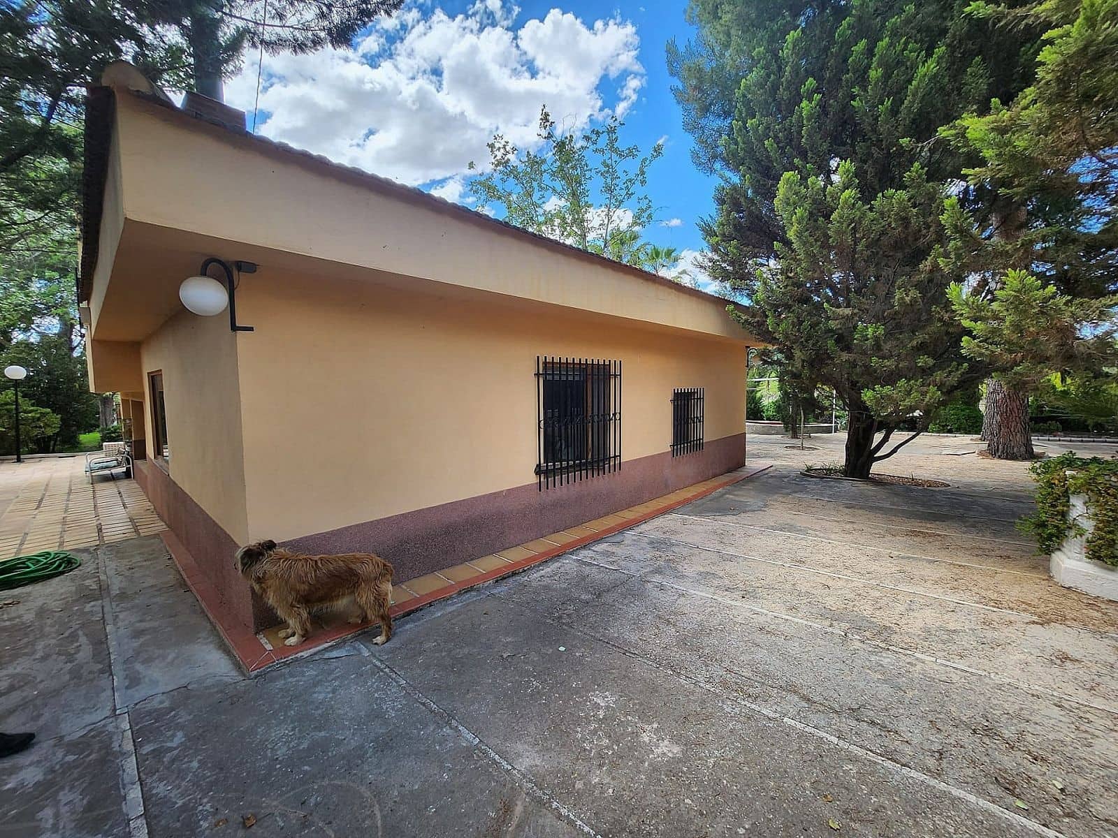 5 soveværelse Villa til salg i Sax med swimmingpool garage - € 350.000 (Ref: 9993755)