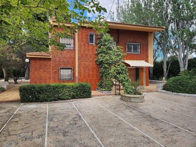 5 soveværelse Villa til salg i Sax med swimmingpool garage - € 350.000 (Ref: 9993755)