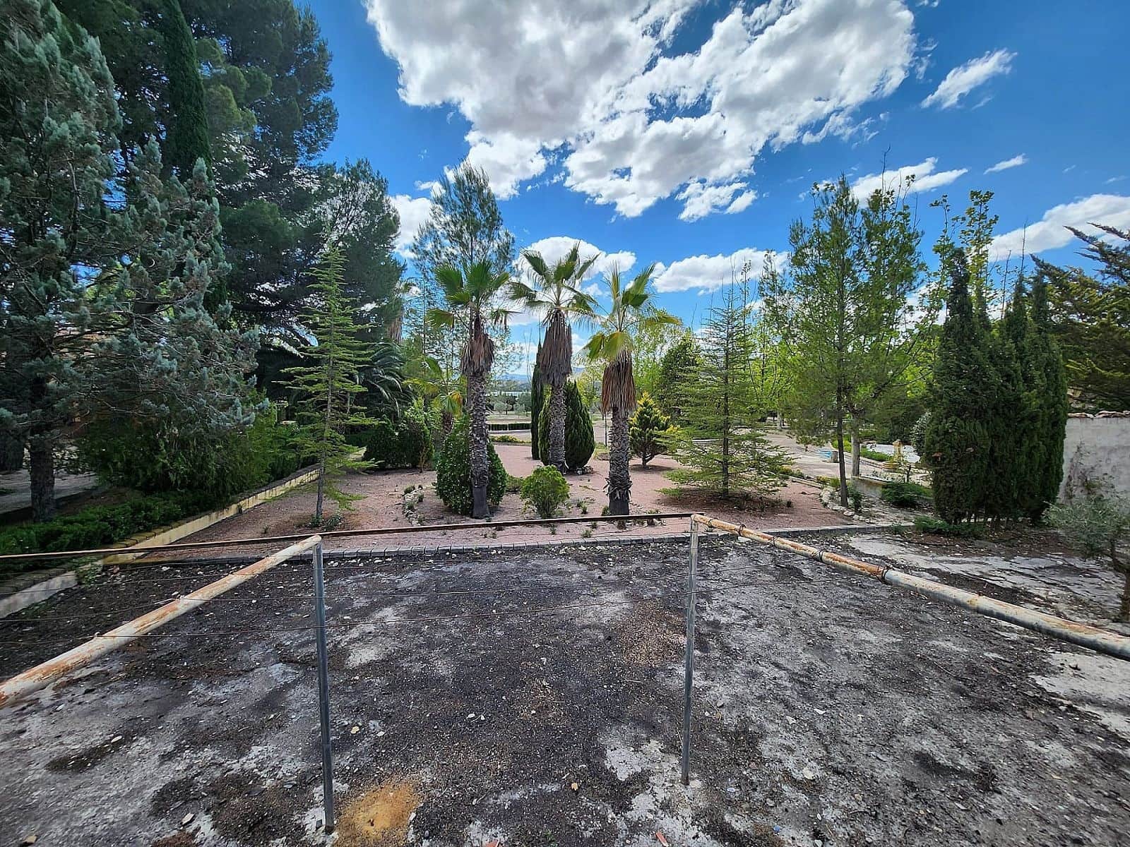 5 soveværelse Villa til salg i Sax med swimmingpool garage - € 350.000 (Ref: 9993755)