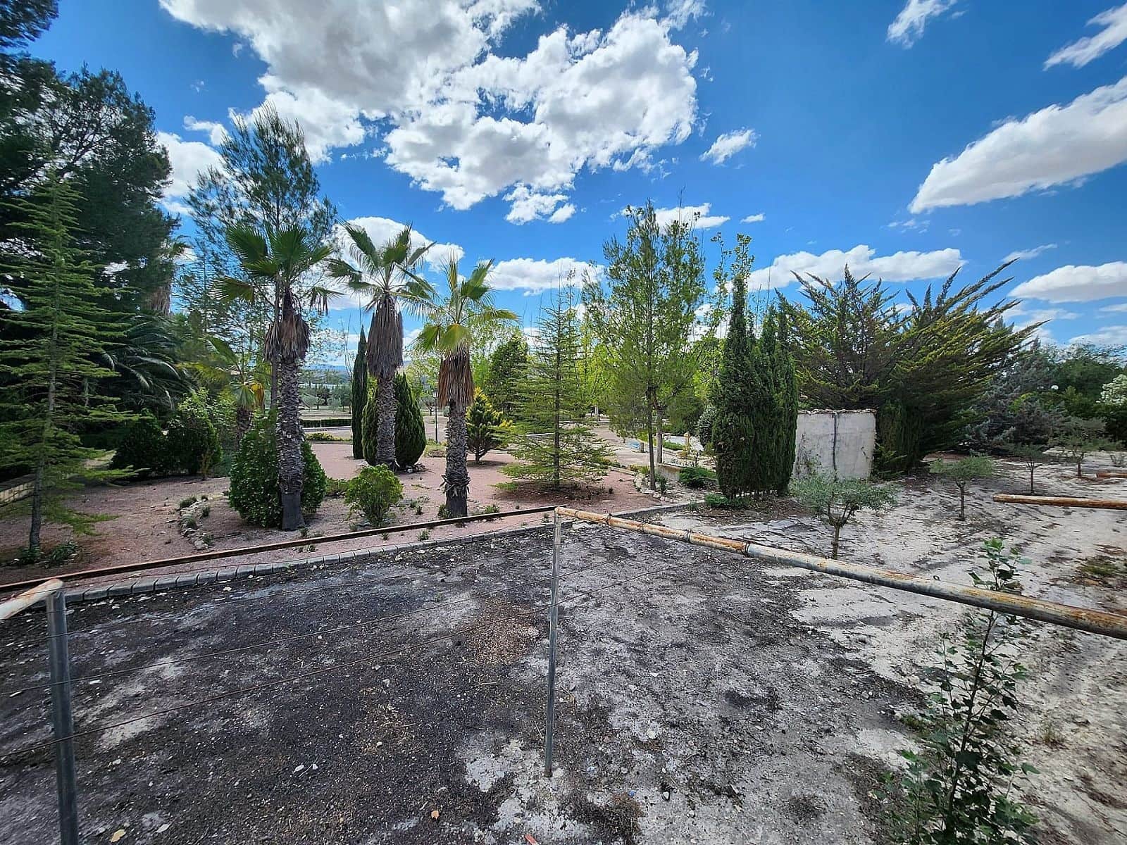 5 soveværelse Villa til salg i Sax med swimmingpool garage - € 350.000 (Ref: 9993755)