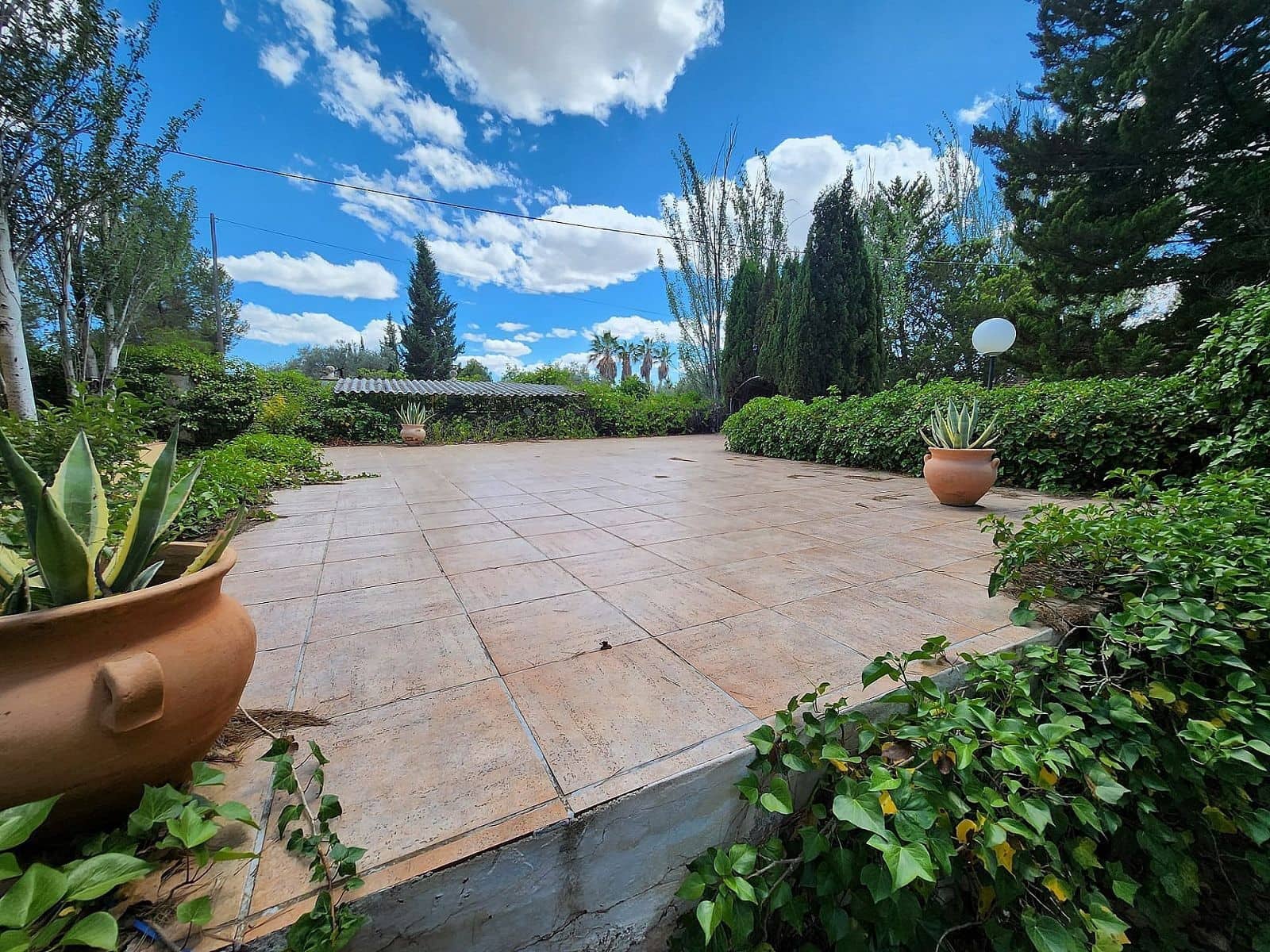 5 soveværelse Villa til salg i Sax med swimmingpool garage - € 350.000 (Ref: 9993755)