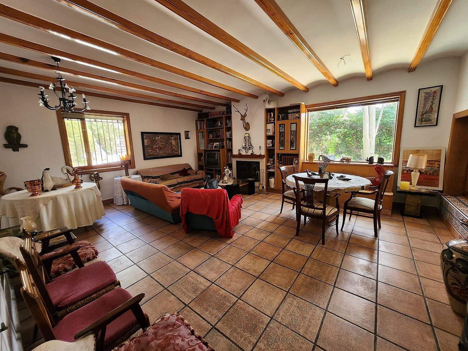 5 soveværelse Villa til salg i Sax med swimmingpool garage - € 350.000 (Ref: 9993755)
