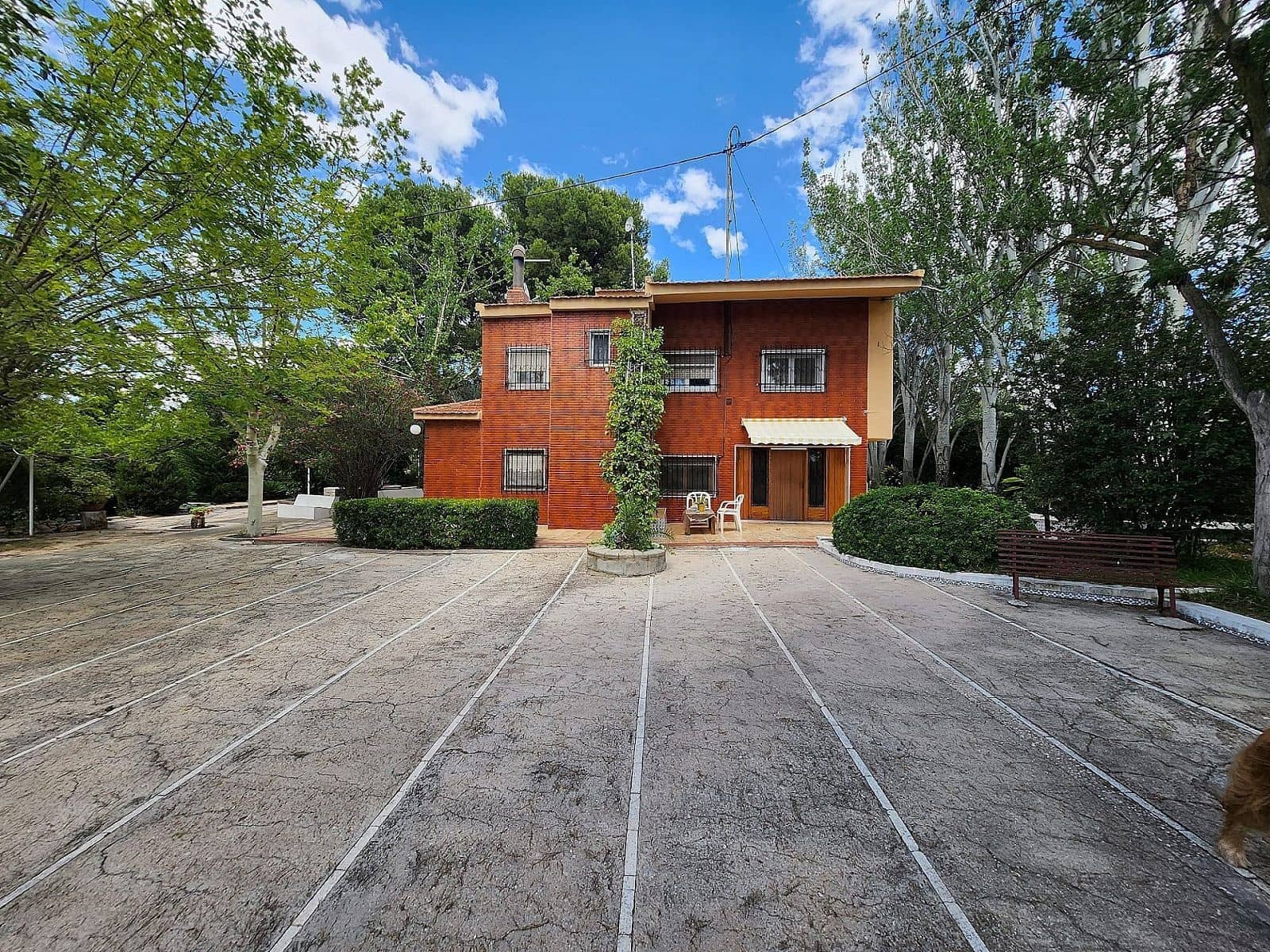 5 soveværelse Villa til salg i Sax med swimmingpool garage - € 350.000 (Ref: 9993755)