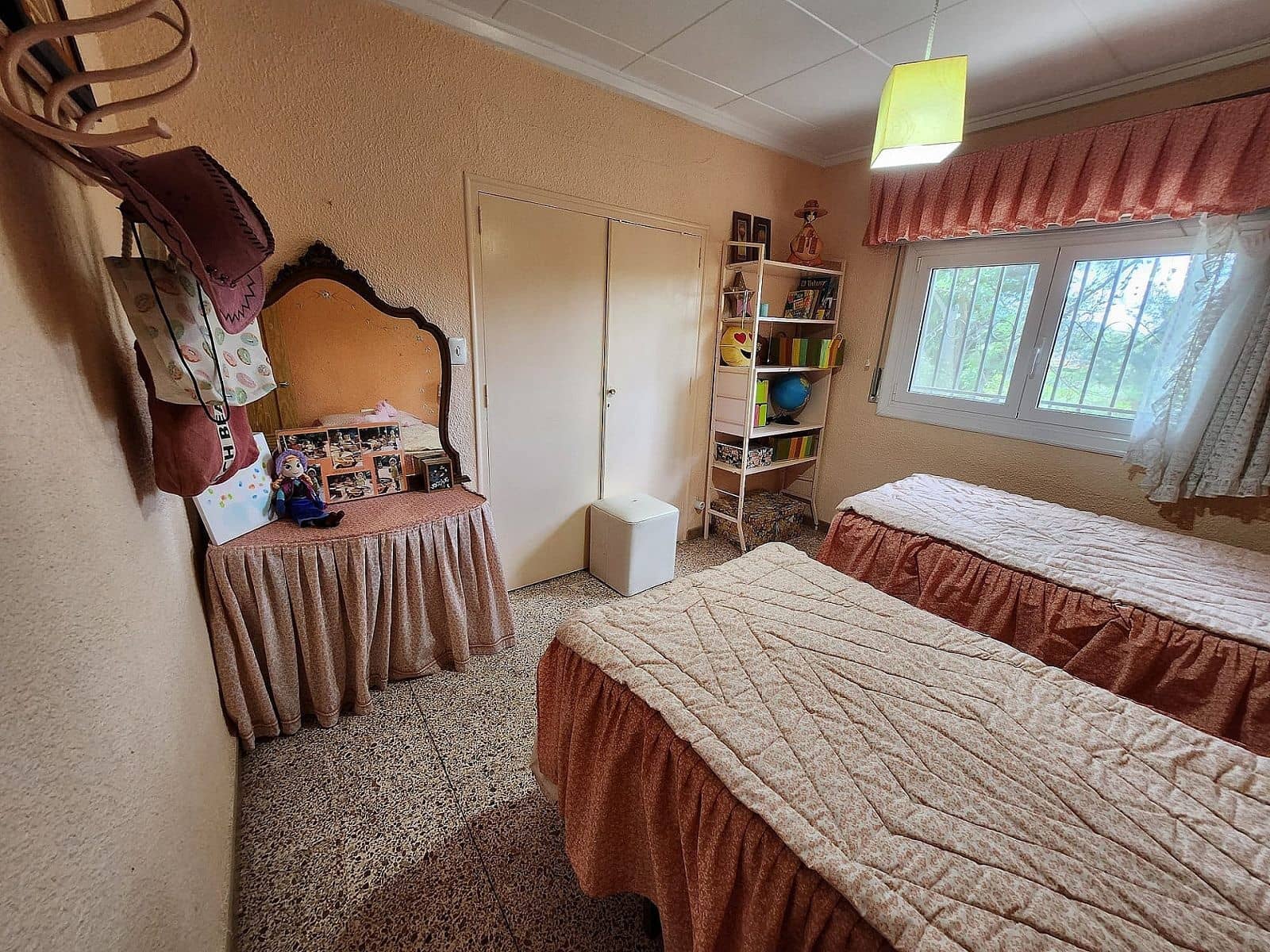 5 soveværelse Villa til salg i Sax med swimmingpool garage - € 350.000 (Ref: 9993755)
