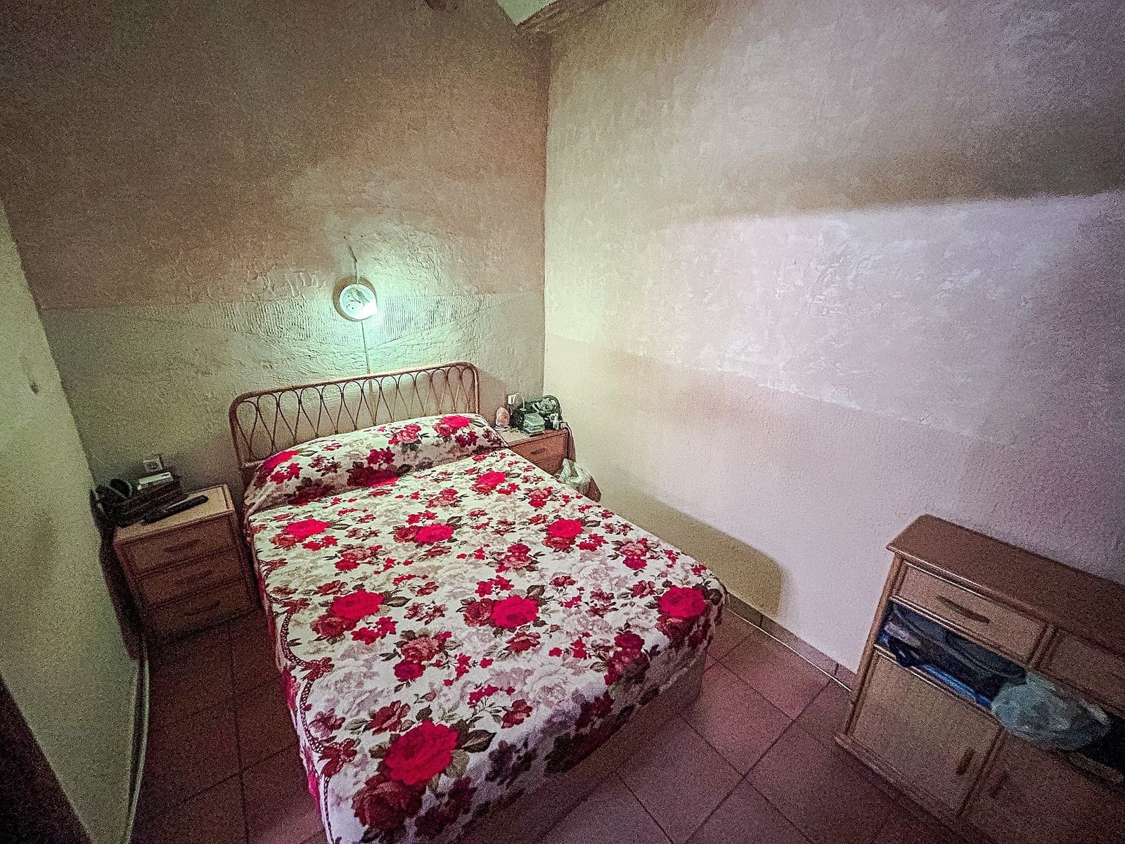 9 soveværelse Semi-Rækkehus til salg i Sax med garage - € 220.000 (Ref: 9993776)