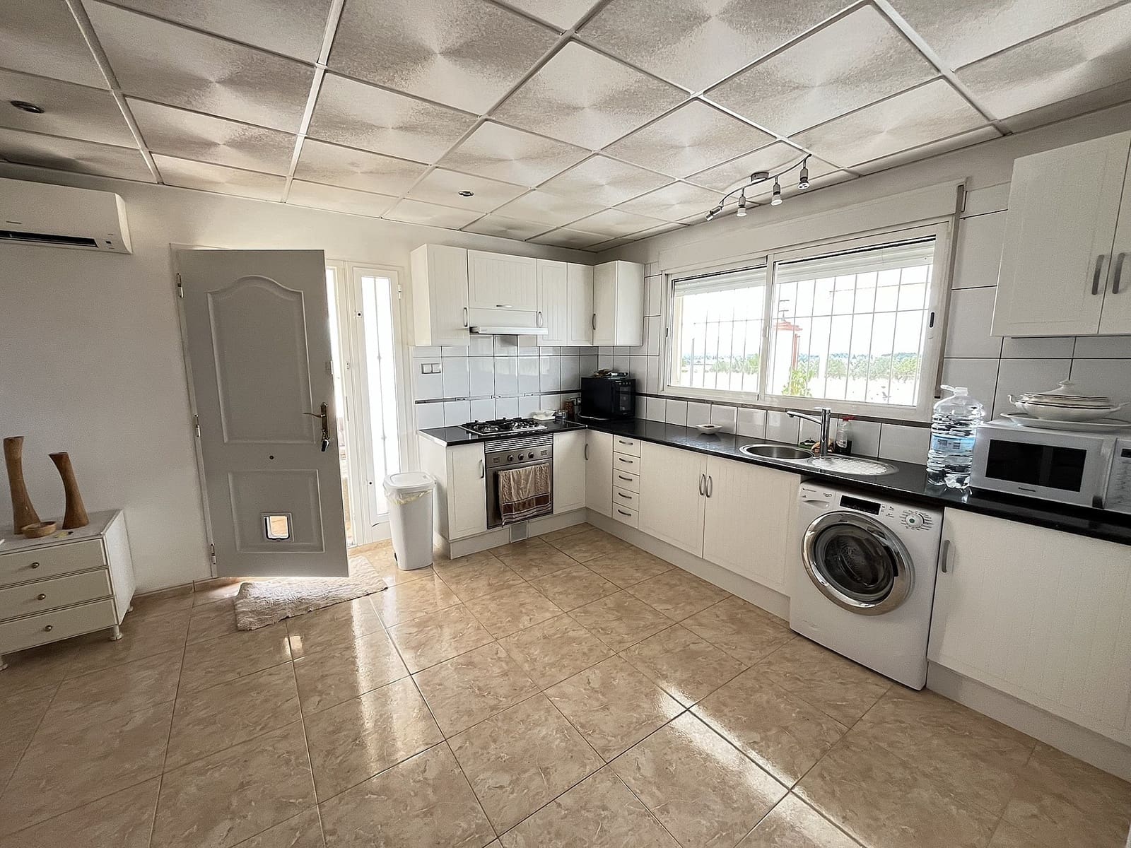 3 makuuhuone Maalaistalo myytävänä paikassa Villena mukana 
autotalli - 229 000 € (Ref: 9993779)