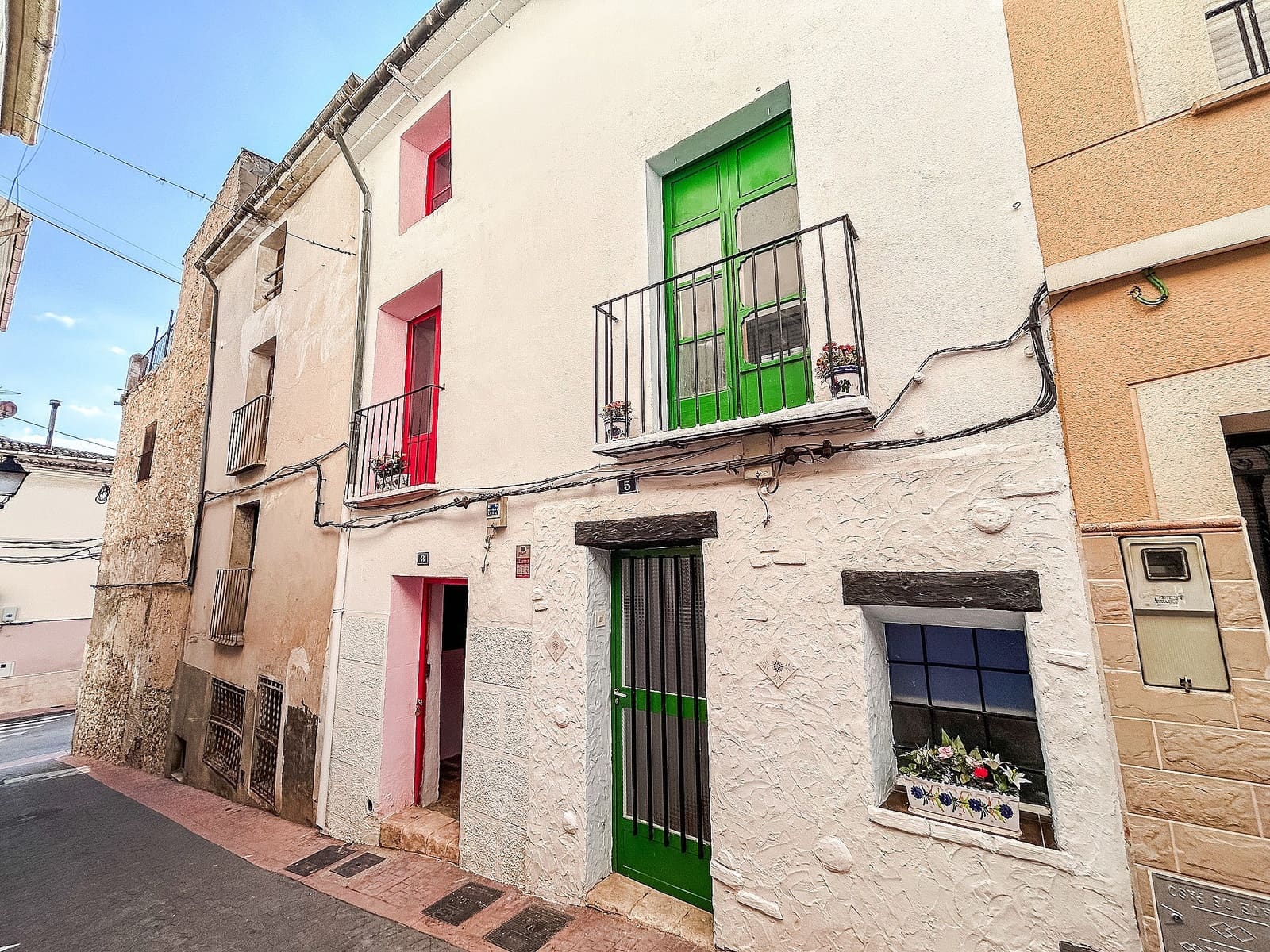 4 quarto Casa em Banda para venda em Onil - 90 000 € (Ref: 9994733)