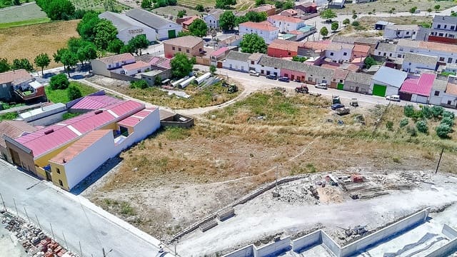 Ubebygd land til salgs i Lezuza - € 175 000 (Ref: 9994738)