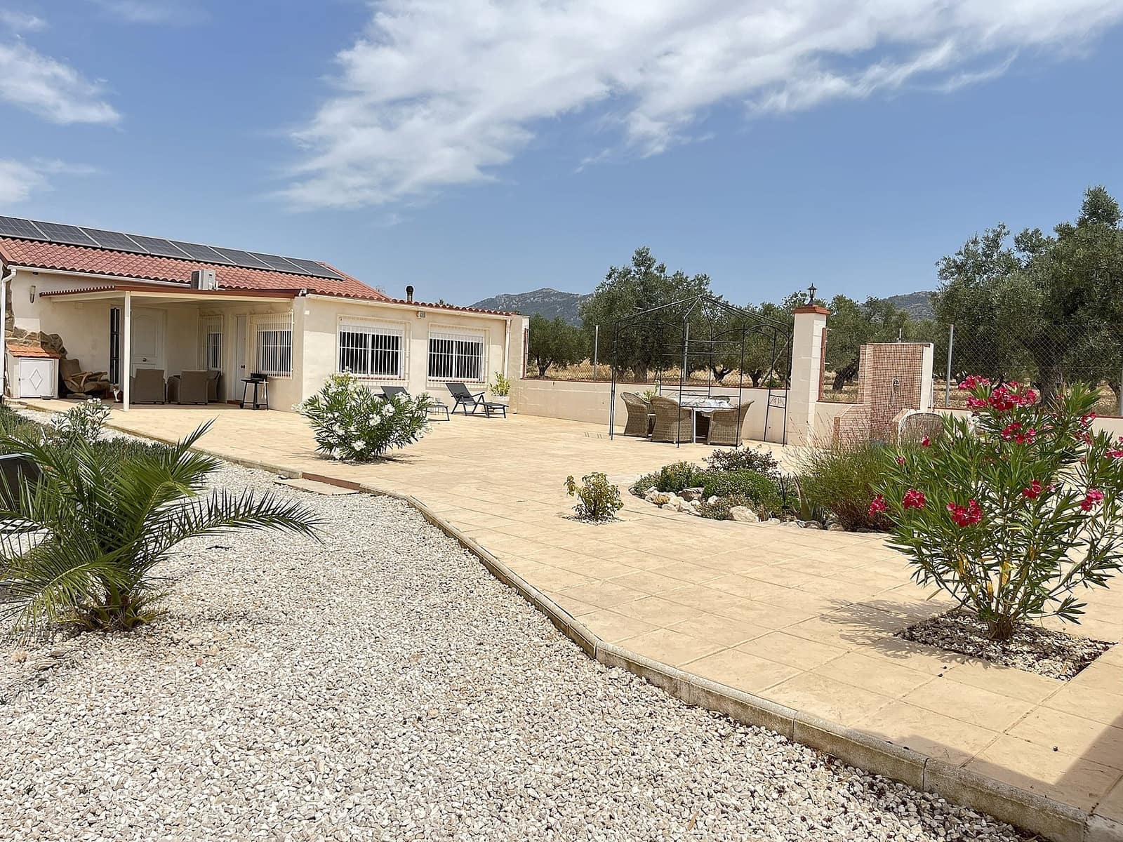 3 makuuhuone Maalaistalo myytävänä paikassa Villena mukana 
autotalli - 229 000 € (Ref: 9994739)