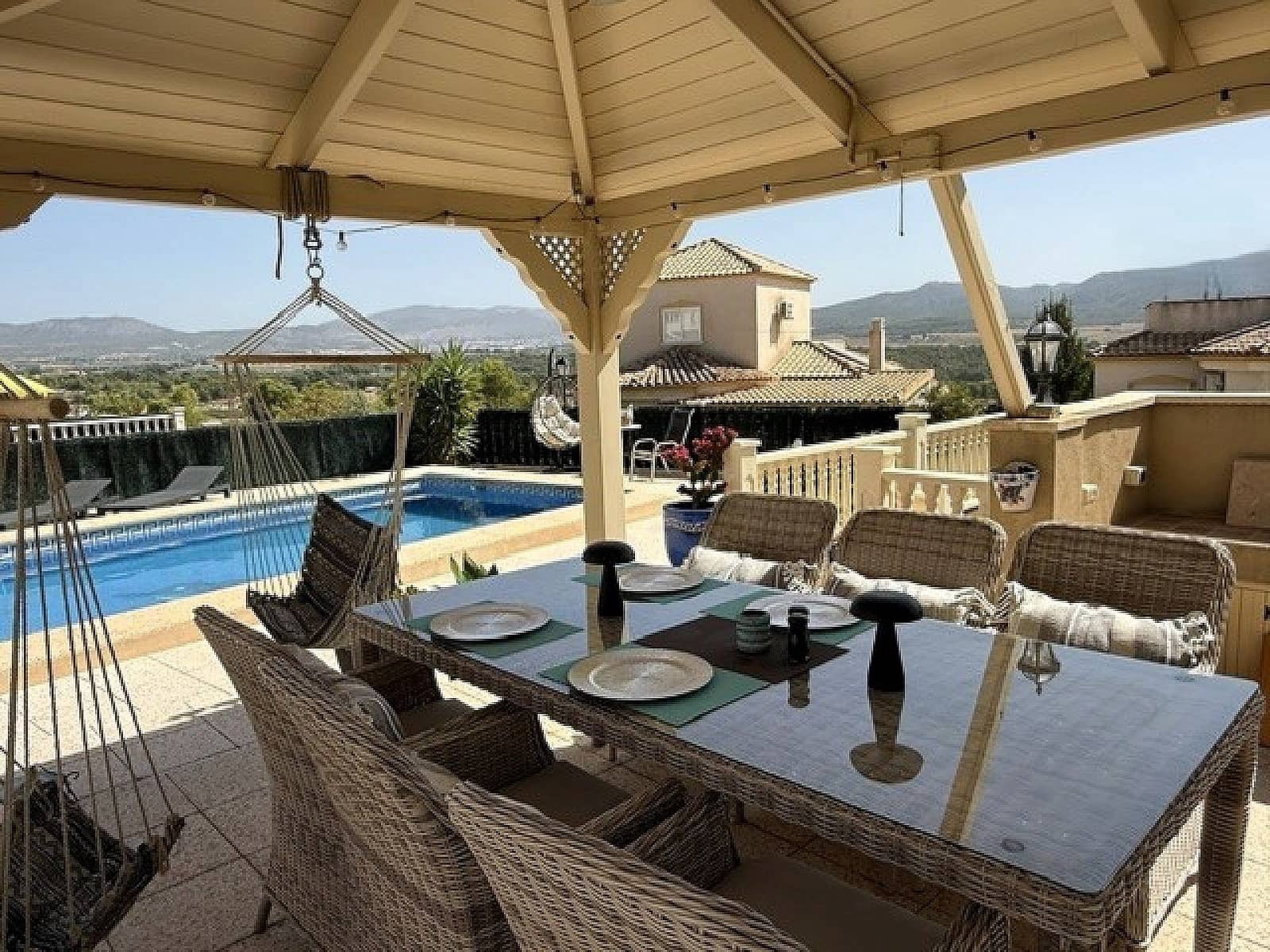 4 quarto Moradia para venda em Castalla com piscina - 349 950 € (Ref: 9999509)