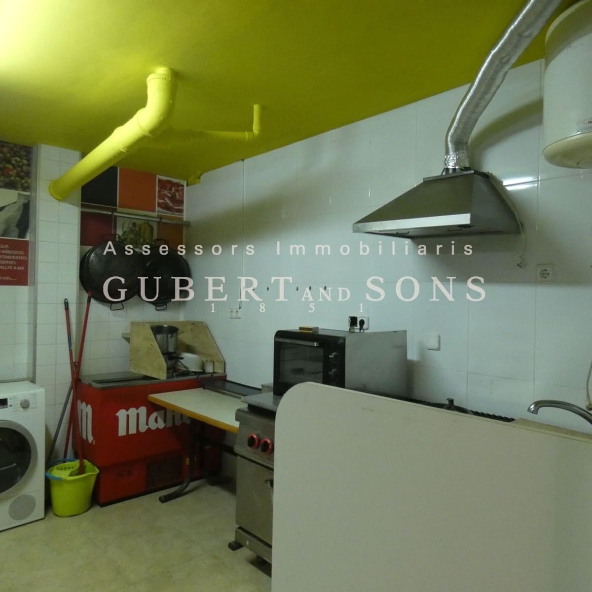 Commercial for sale in Palamos - € 140,000 (Ref: 9677830)