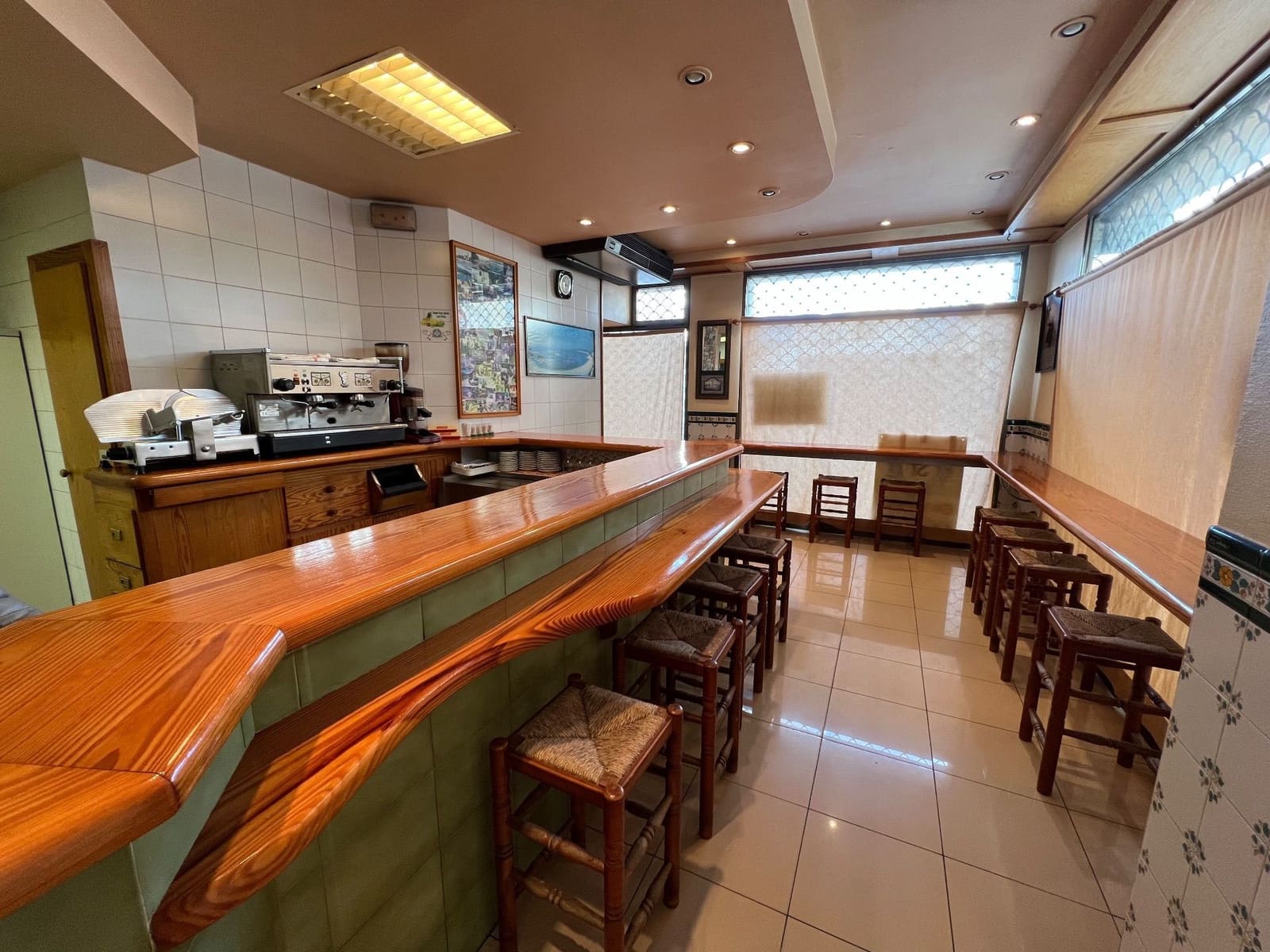 Commercial for sale in Palamos - € 250,000 (Ref: 9677836)