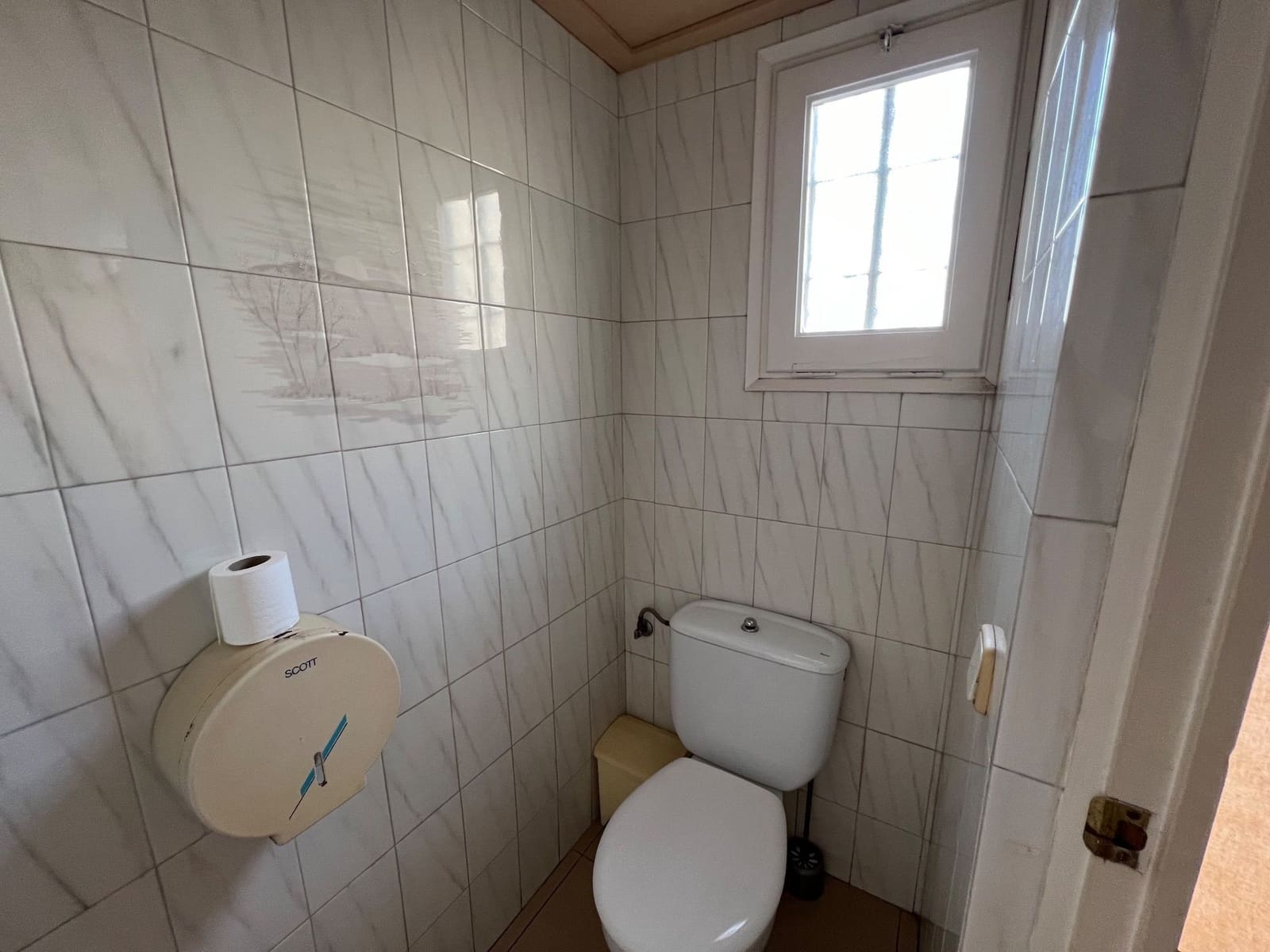 Commercial for sale in Palamos - € 250,000 (Ref: 9677836)