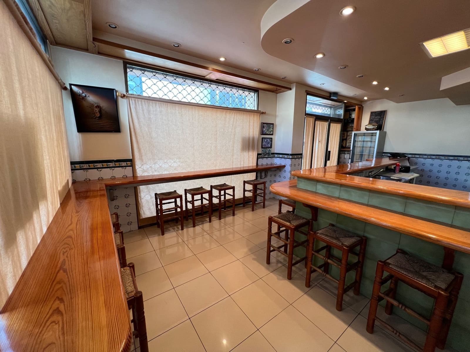 Commercial for sale in Palamos - € 250,000 (Ref: 9677836)