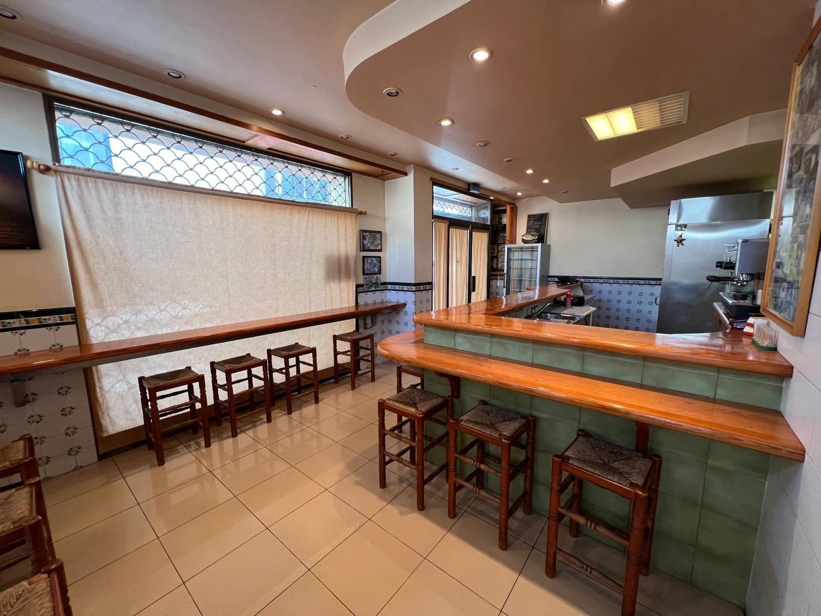 Commercial for sale in Palamos - € 250,000 (Ref: 9677836)