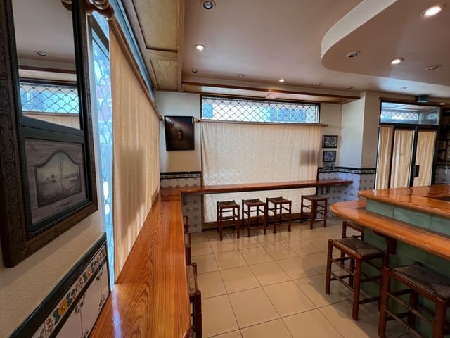 Commercial for sale in Palamós - € 250,000 (Ref: 9677836)