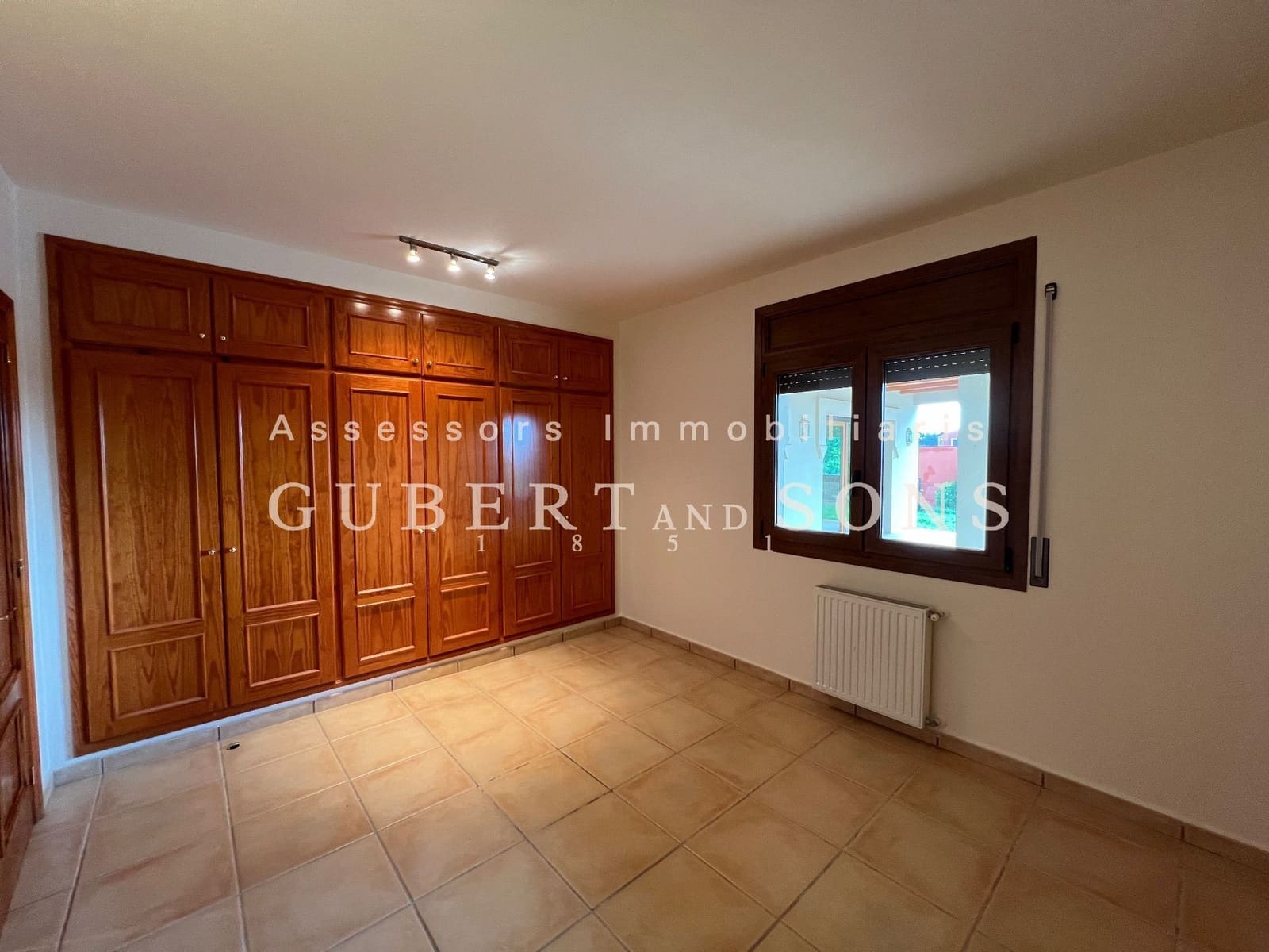 4 soverom Villa til salgs i Peralada med svømmebasseng garasje - € 695 000 (Ref: 9677847)