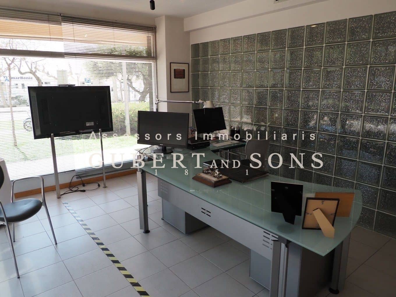 Commercial for rent in Palamos - € 500 (Ref: 9677853)