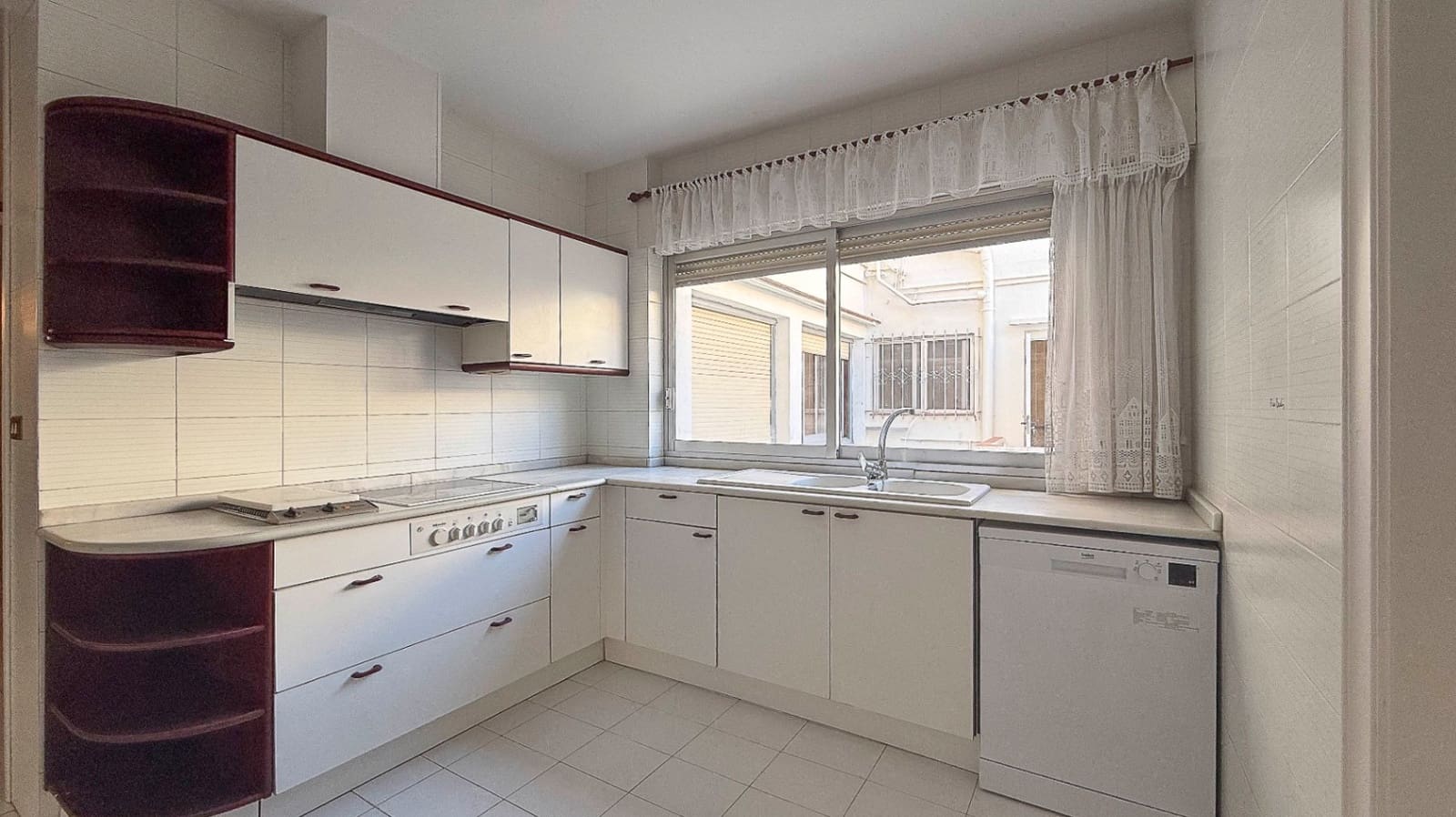 4 bedroom Flat for sale in Denia - € 395,000 (Ref: 10026276)