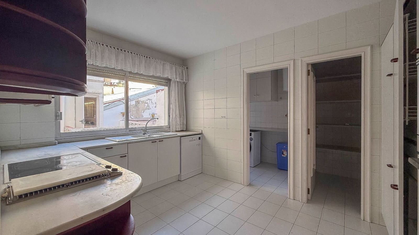 4 bedroom Flat for sale in Denia - € 395,000 (Ref: 10026276)