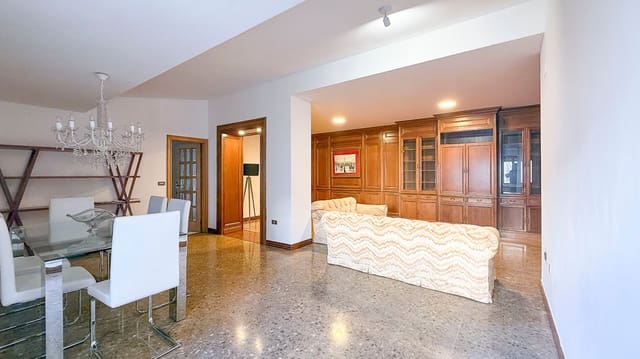4 bedroom Flat for sale in Centro Urbano, Dénia - € 395,000 (Ref: 10026276)