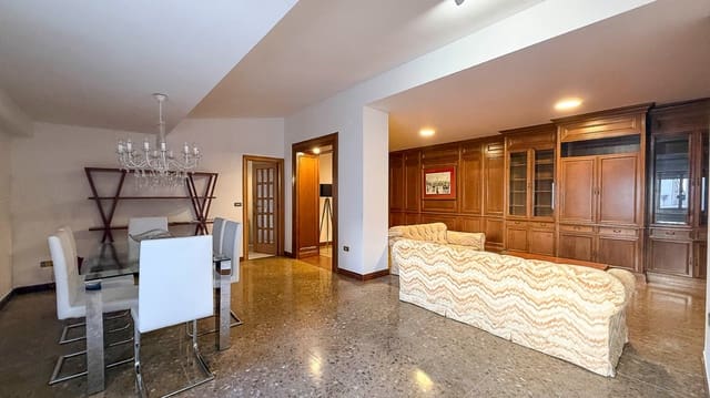 4 bedroom Flat for sale in Centro Urbano, Dénia - € 395,000 (Ref: 10026276)