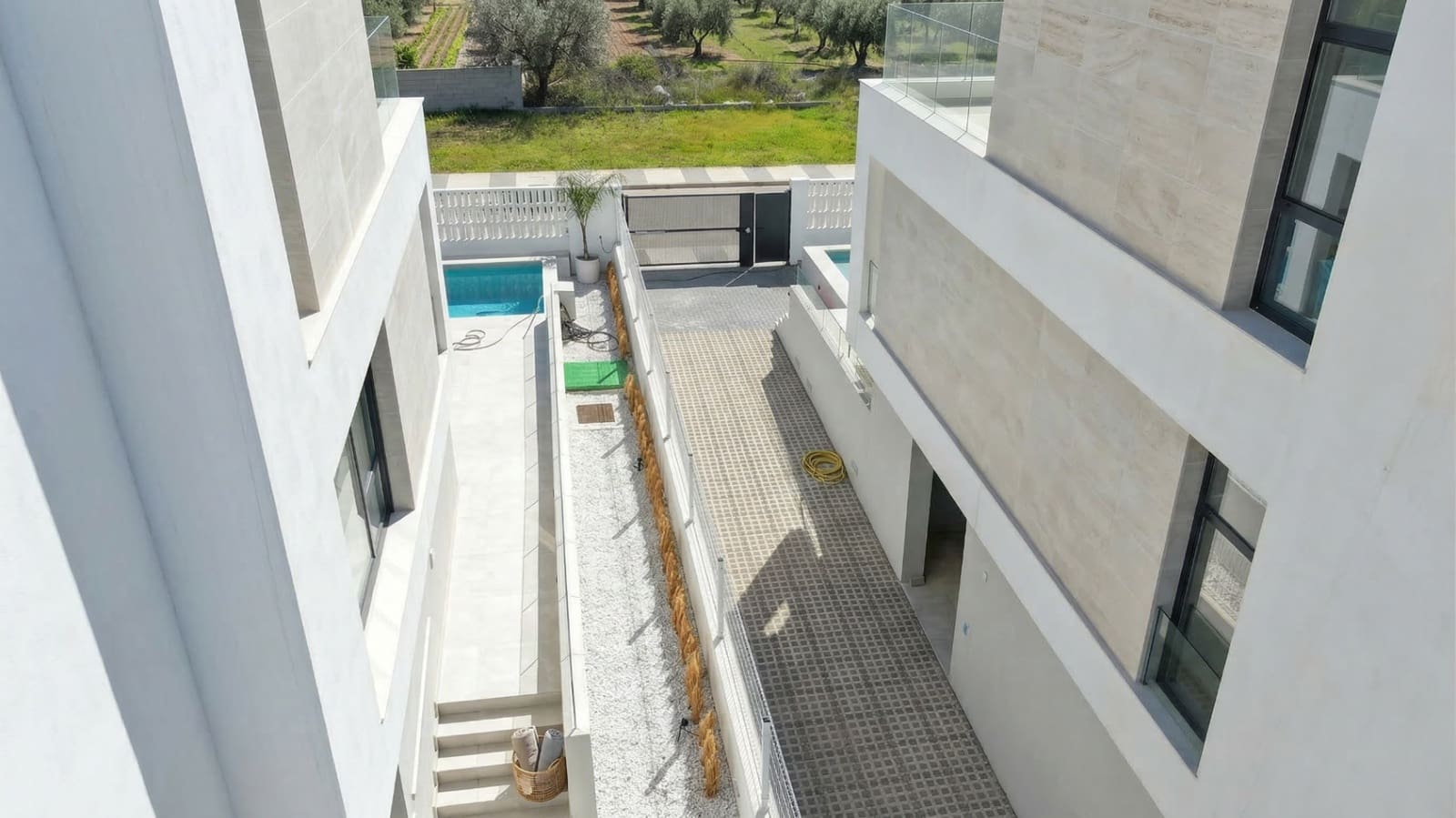 4 bedroom Villa for sale in Oliva - € 950,000 (Ref: 10026277)