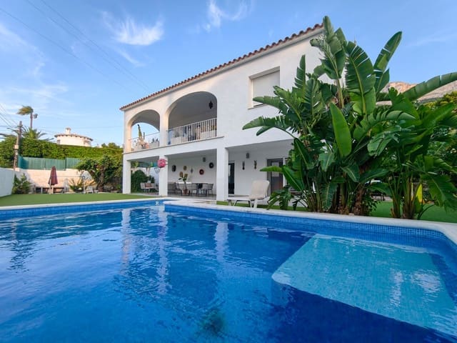 5 quarto Moradia para venda em Dénia com piscina garagem - 849 000 € (Ref: 10098845)
