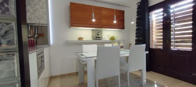 3 soveværelse Villa til salg i Dénia med swimmingpool garage - € 295.000 (Ref: 10158715)
