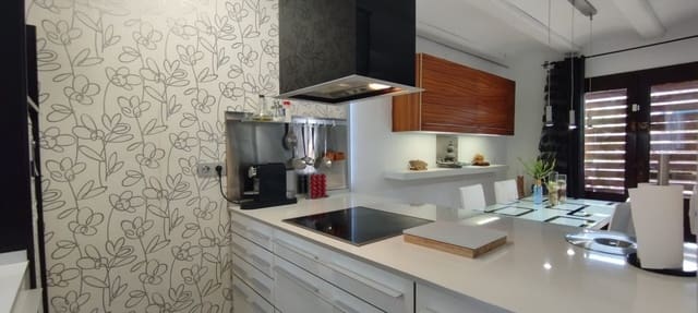 3 soveværelse Villa til salg i Dénia med swimmingpool garage - € 295.000 (Ref: 10158715)