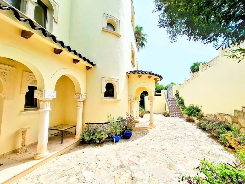 3 slaapkamer Villa te koop in Denia met zwembad - € 725.000 (Ref: 10158727)