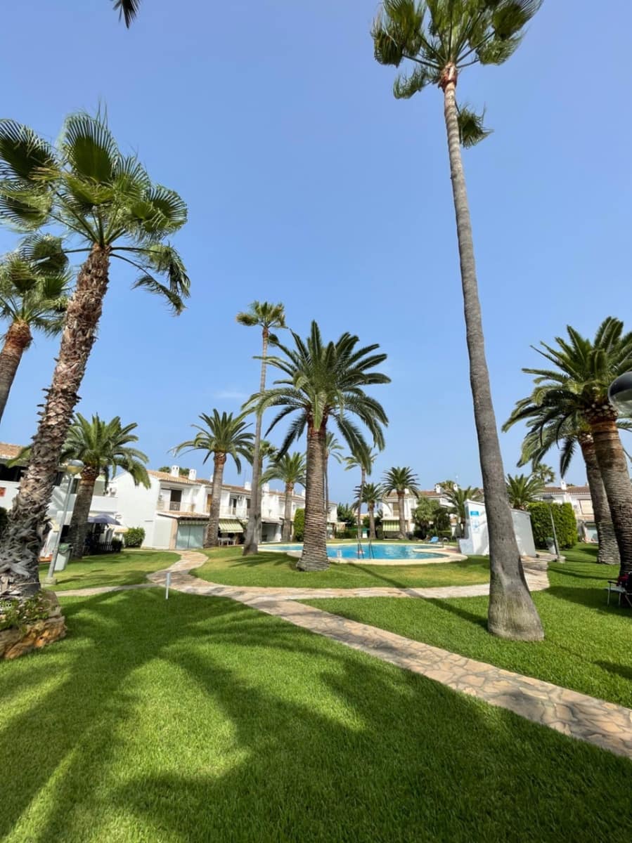 2 soveværelse Rækkehus til salg i Denia med swimmingpool - € 369.000 (Ref: 10160127)