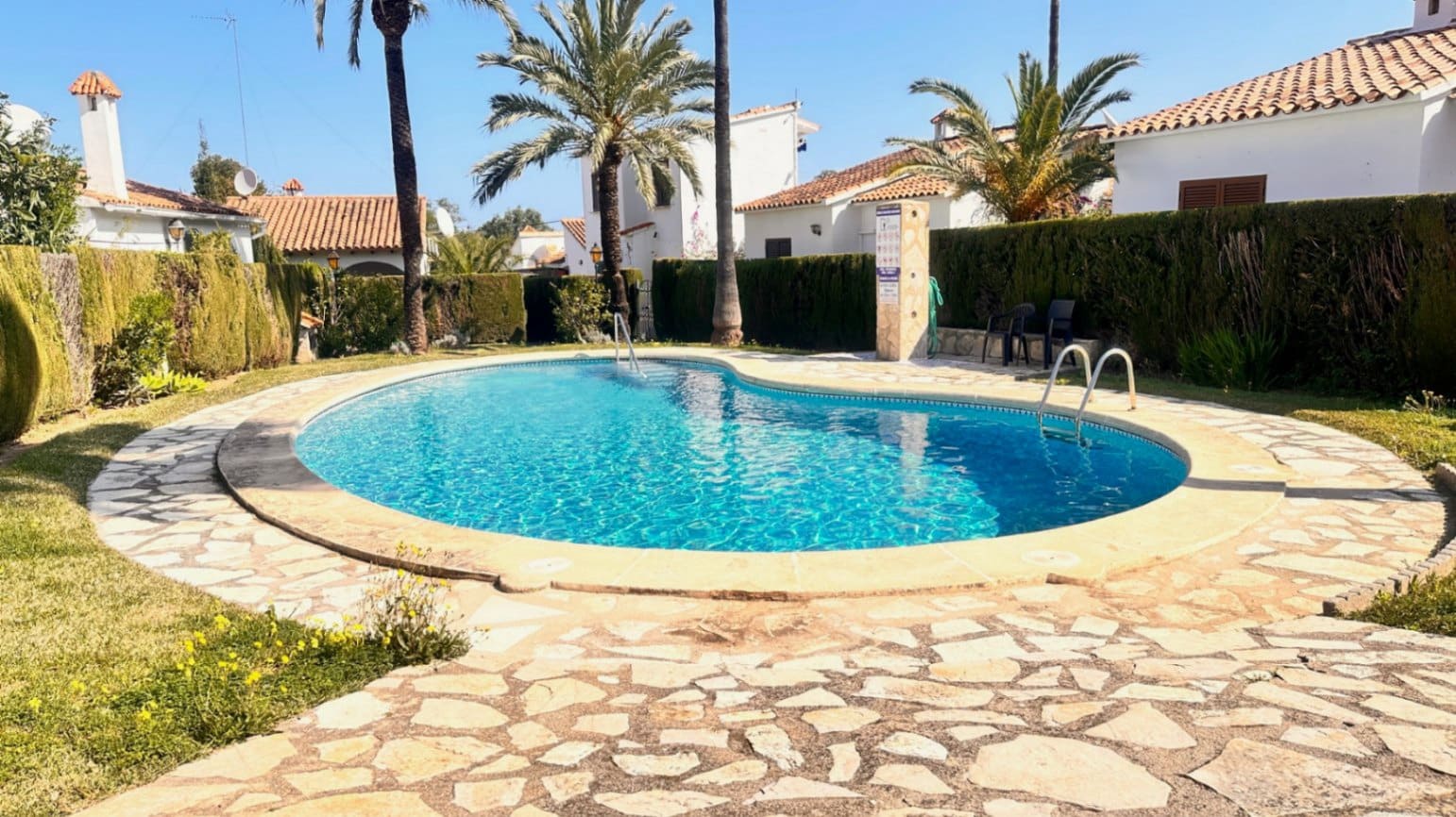 Bungalow de 2 habitaciones en Dénia en venta con piscina - 289.000 € (Ref: 10181689)