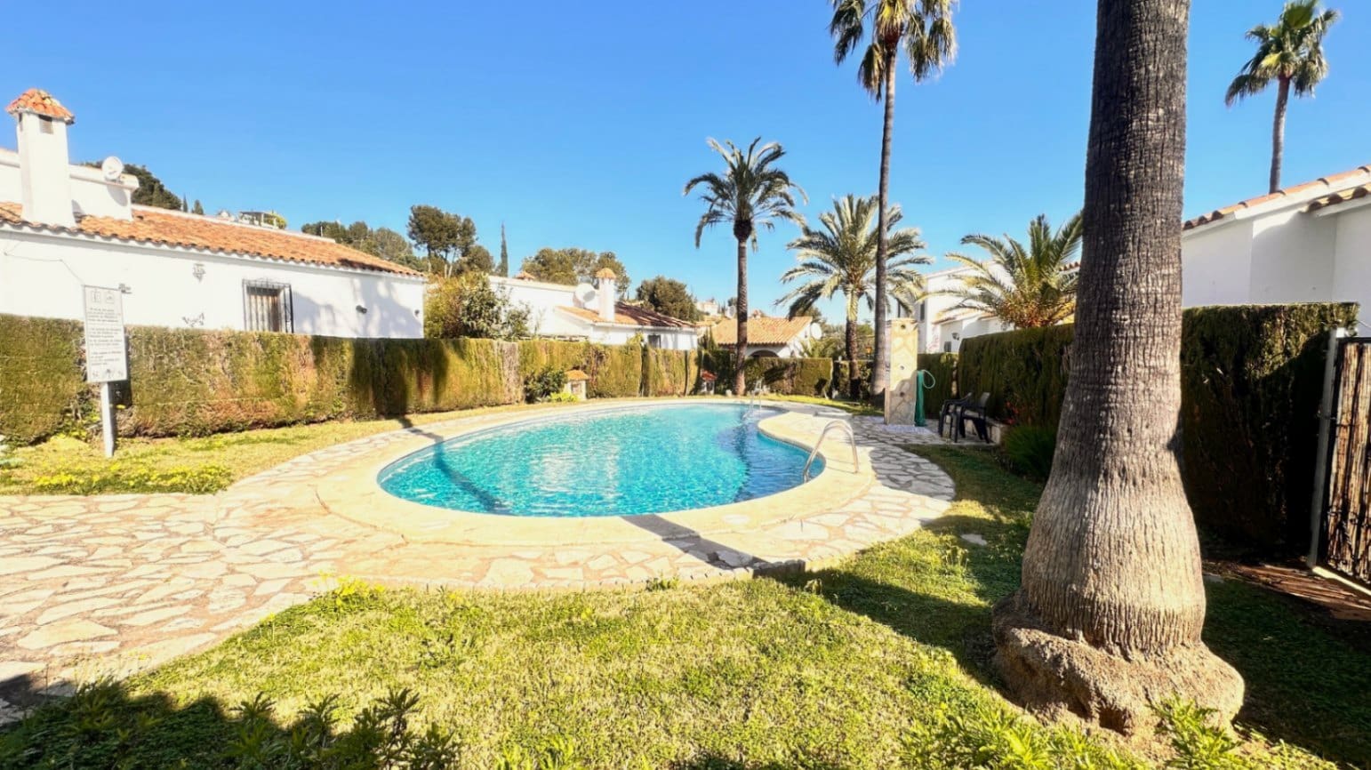 Bungalow de 2 habitaciones en Dénia en venta con piscina - 289.000 € (Ref: 10181689)