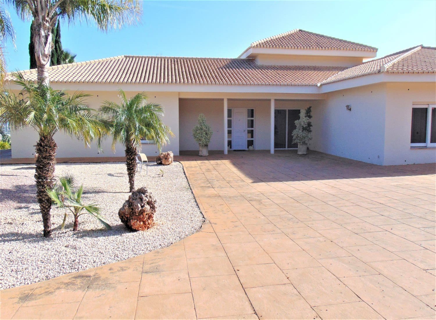 5 bedroom Villa for sale in Oliva with pool garage - € 1,539,000 (Ref: 4436044)