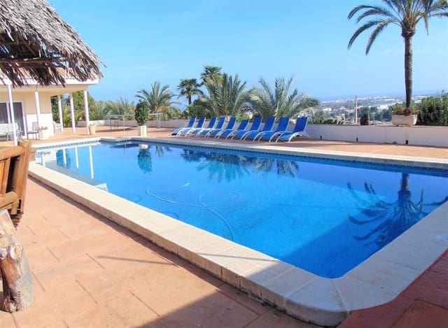 5 bedroom Villa for sale in Oliva with pool garage - € 1,539,000 (Ref: 4436044)