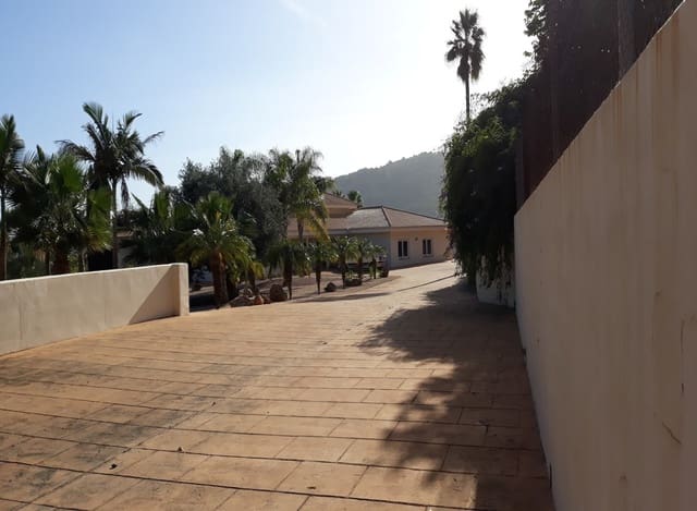5 bedroom Villa for sale in Oliva with pool garage - € 1,539,000 (Ref: 4436044)