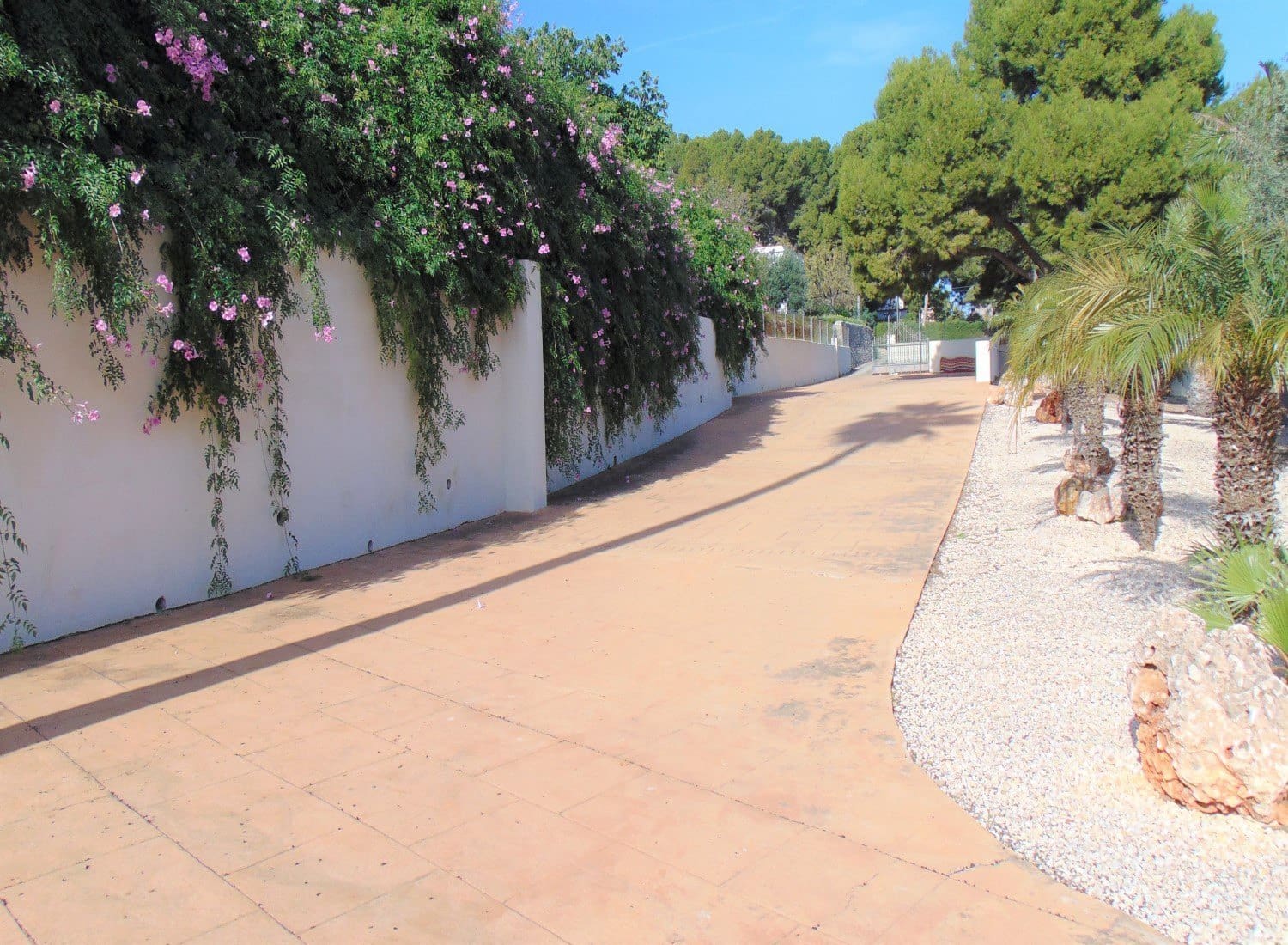 5 bedroom Villa for sale in Oliva with pool garage - € 1,539,000 (Ref: 4436044)