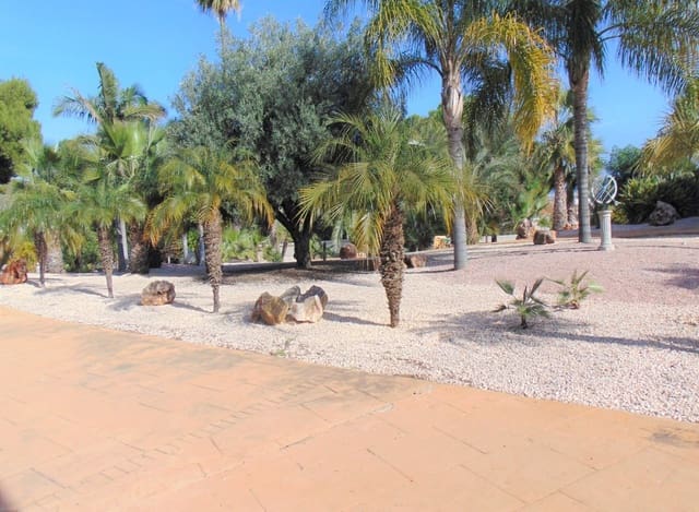 5 bedroom Villa for sale in Oliva with pool garage - € 1,539,000 (Ref: 4436044)