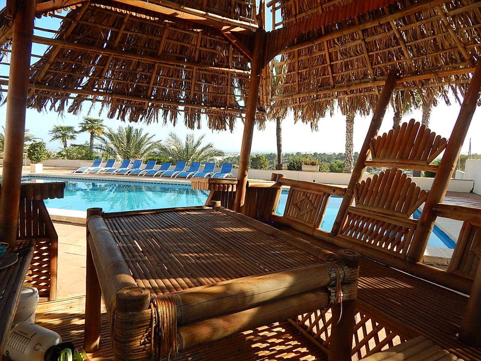 5 bedroom Villa for sale in Oliva with pool garage - € 1,539,000 (Ref: 4436044)