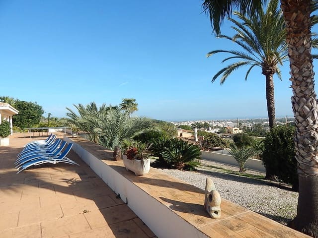 5 bedroom Villa for sale in Oliva with pool garage - € 1,539,000 (Ref: 4436044)