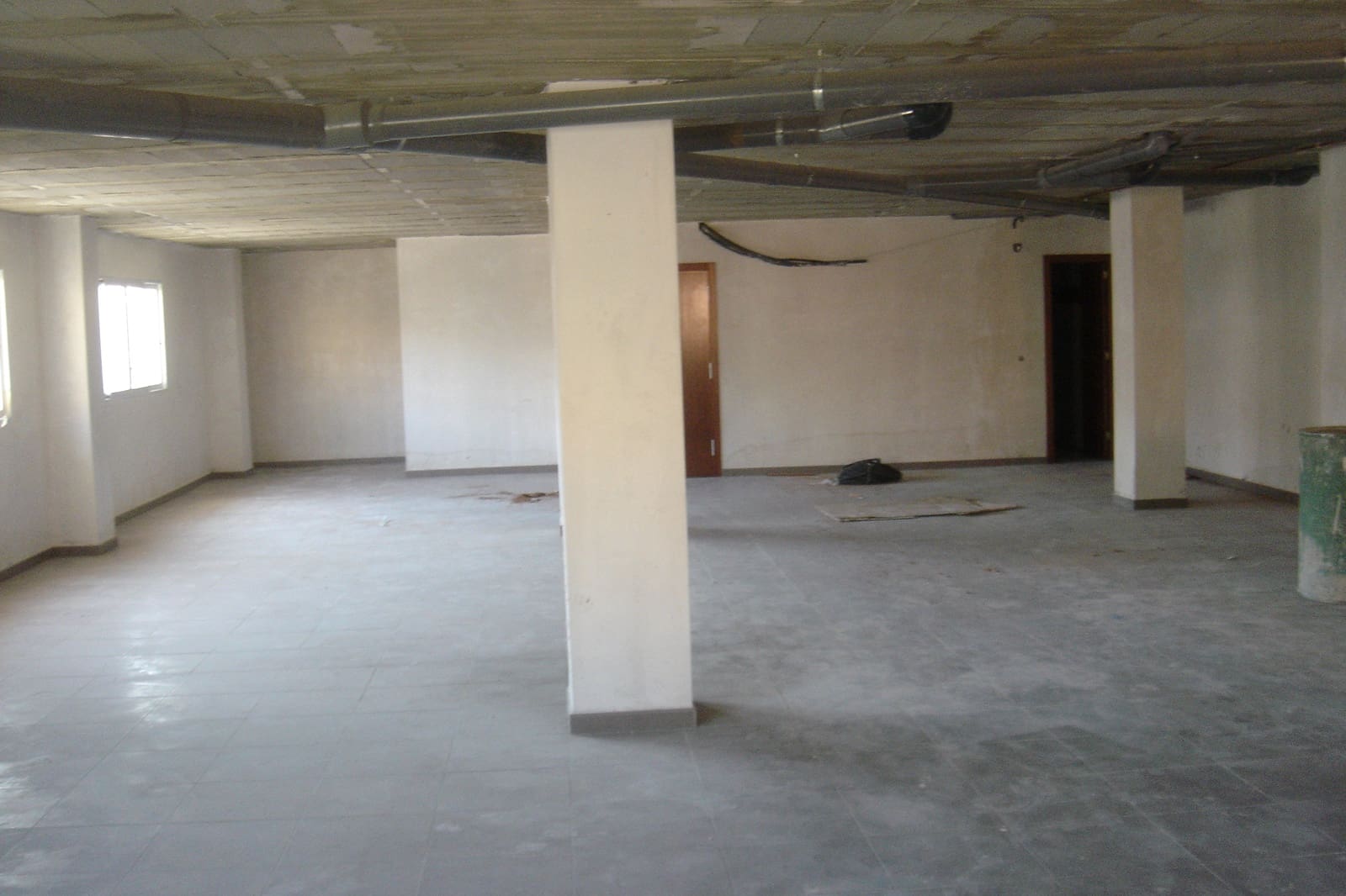 Commercial for sale in Oliva - € 105,000 (Ref: 7958382)