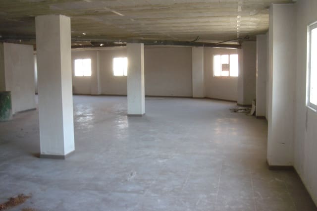 Commercial for sale in Oliva - € 105,000 (Ref: 7958382)