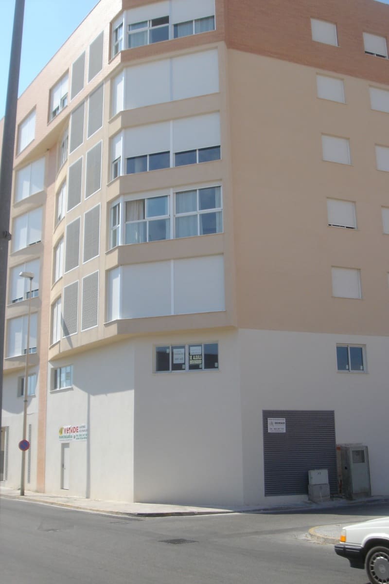 Commercial for sale in Oliva - € 105,000 (Ref: 7958382)