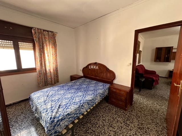 3 bedroom Apartment for sale in Centro Urbano, Dénia - € 160,000 (Ref: 8212556)