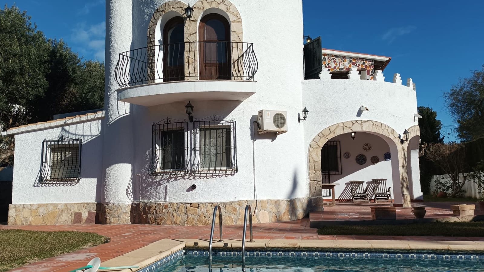 5 sypialnia Willa na sprzedaż w Denia z basenem garażem - 598 000 € (Ref: 8490398)