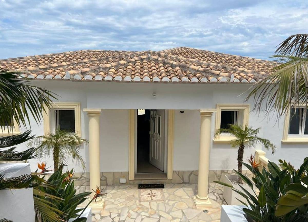 3 soveværelse Villa til salg i Denia med swimmingpool garage - € 690.000 (Ref: 8490400)