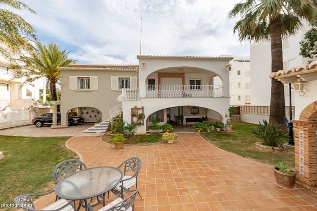 Chalet de 6 habitaciones en Dénia en venta con piscina garaje - 1.250.000 € (Ref: 8541318)