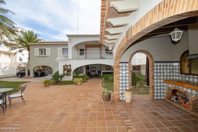 Chalet de 6 habitaciones en Dénia en venta con piscina garaje - 1.250.000 € (Ref: 8541318)